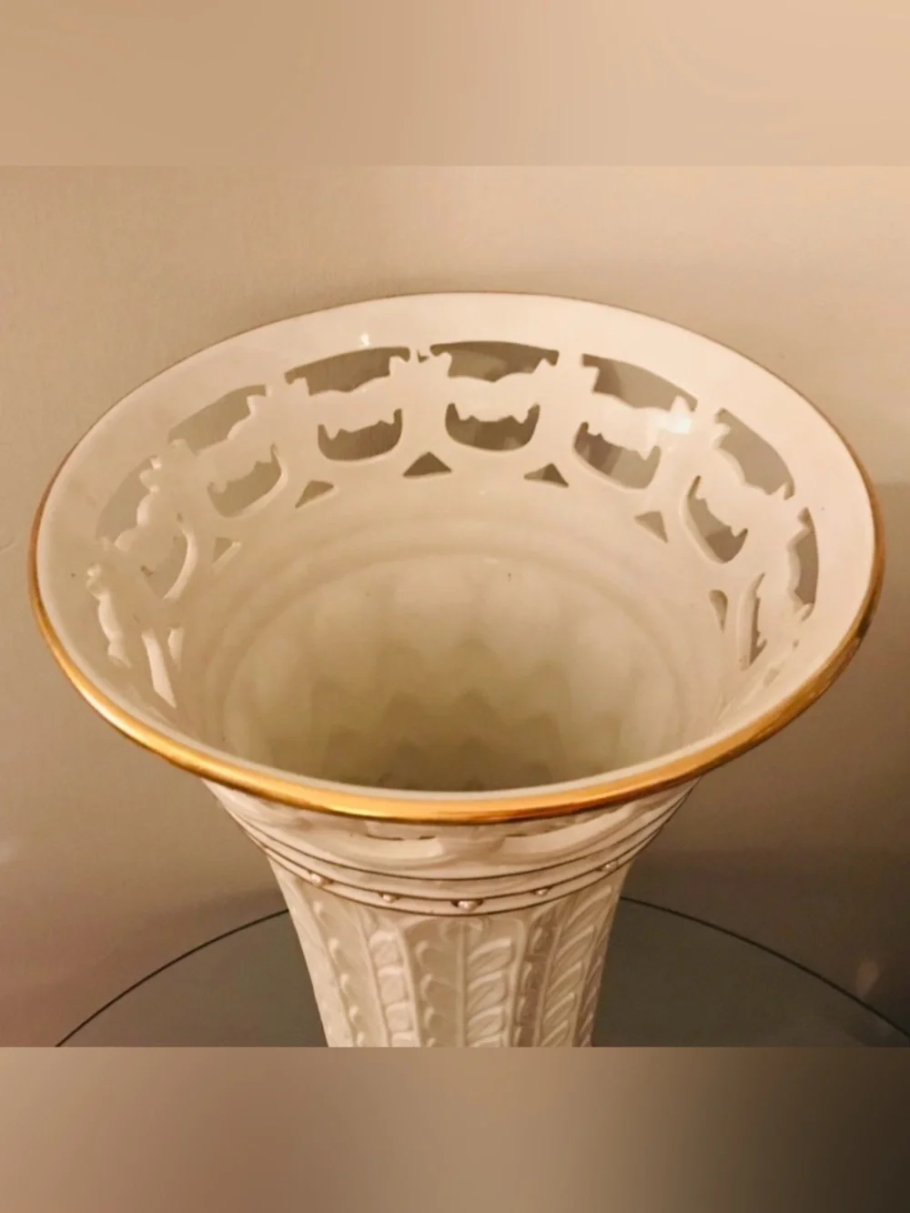 Lenox: Florentine & Pearl Cream Ceramic Vase with Gold Rim Accents. Like New.